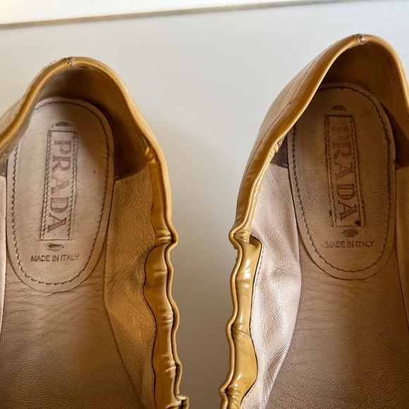 Prada Women's Beige Patent Leather Bow Flats Size 37.5 w/ COA - Picture 7 of 13